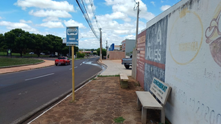 Riva e Deley pedem cobertura para ponto de ônibus na Paulo Marcondes