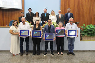 Homenageados recebem Medalhas XV de Abril em Sessão Solene da Câmara na última terça, dia 14