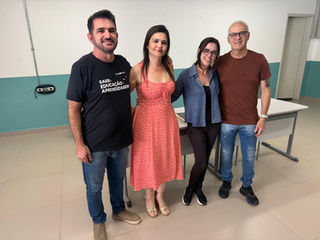 Ex-aluna de Letras do UNIJALES ministra palestra sobre Machado de Assis em escola estadual de Jales