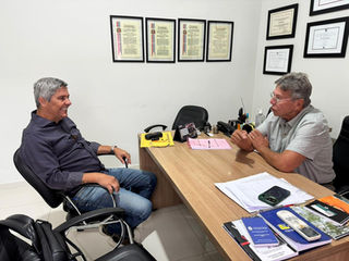 Rivelino Rodrigues entrega pedidos a Carlão Pignatari, em Votuporanga