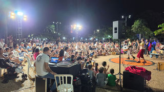 Espetáculo “Entre Truques e Poemas” reúne grande público na Praça Dr.Euphly Jalles