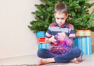 Elektro alerta: cuidados essenciais na montagem da iluminação de Natal para evitar acidentes e economizar energia