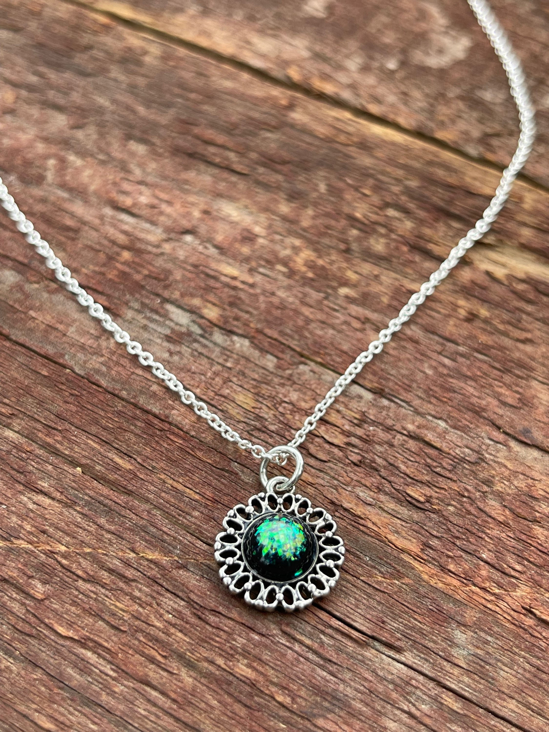 “Delicate Universe” necklace 