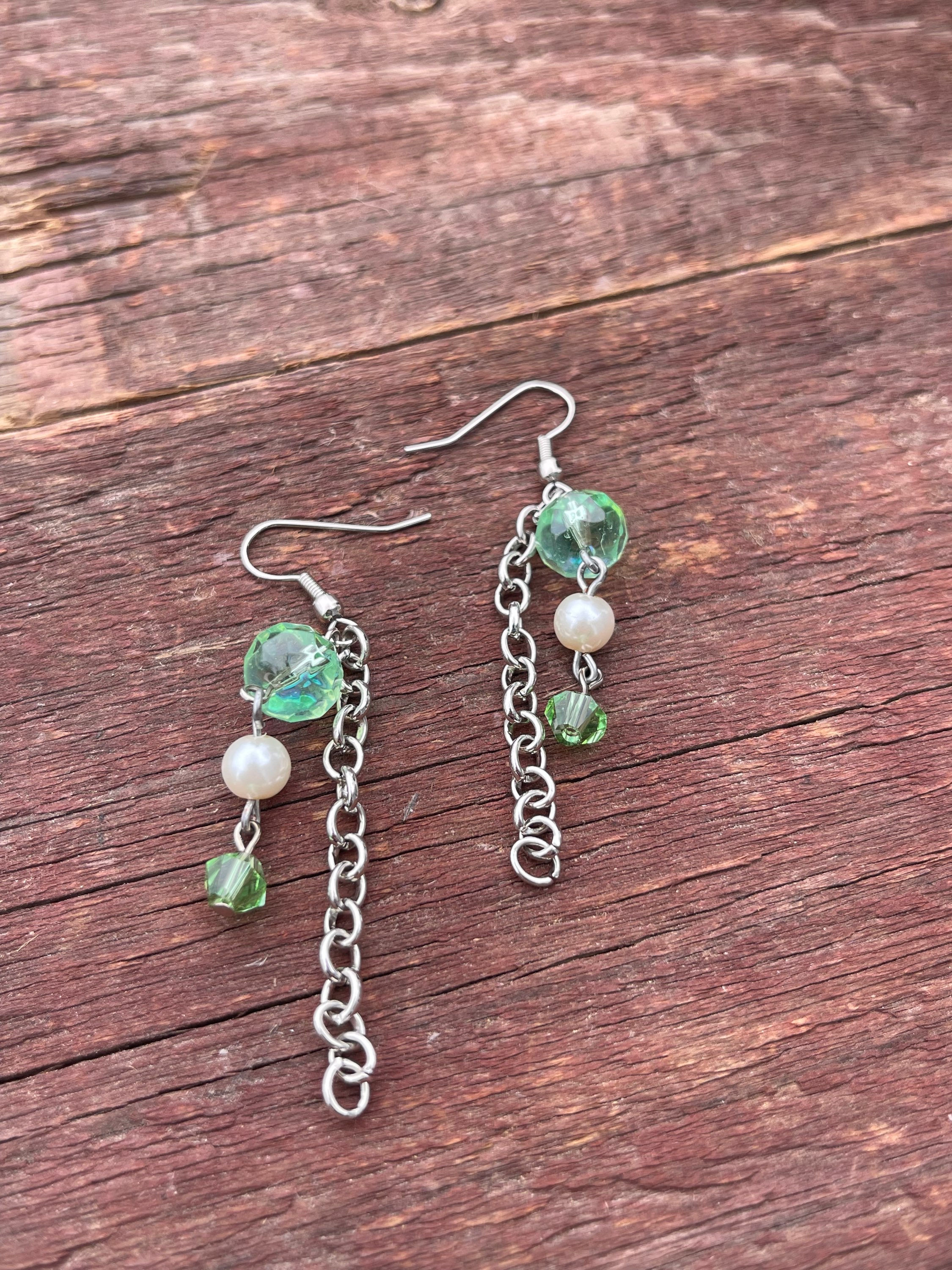 Green dangle earrings 