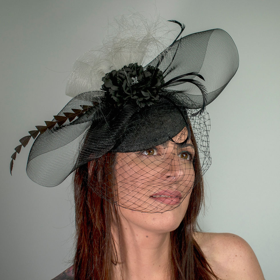Miniatura: Tocado Plumas y Redecilla, Fascinator  · FRAN GARCÍA · Talla U