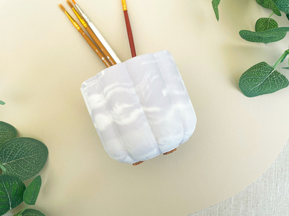 Thumbnail: Marbled Scalloped Pen Pot