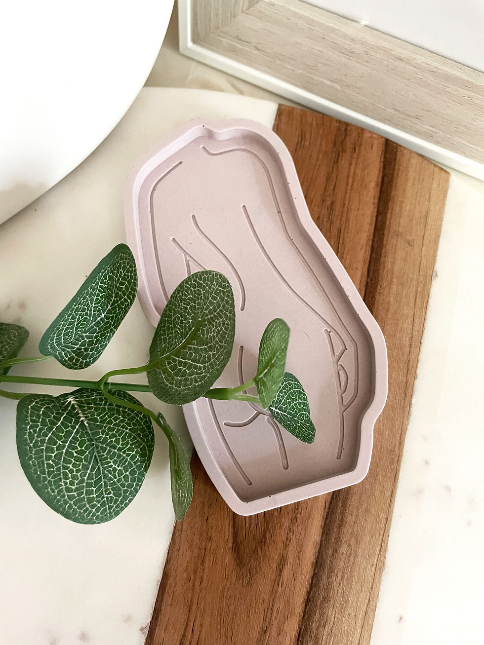 Thumbnail: Figure Trinket Dish