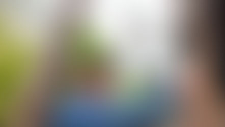 忍者の小屋を作る年長組の子どもたち