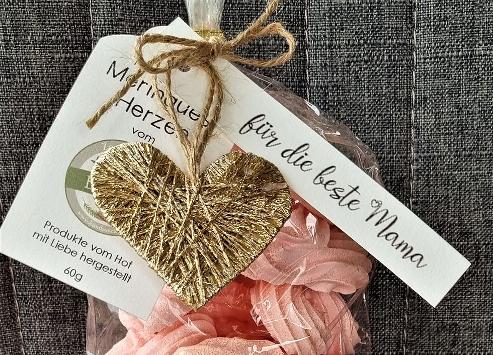 Miniaturbild: Meringues-Herzen mit Spruch nach Wunsch und Deko