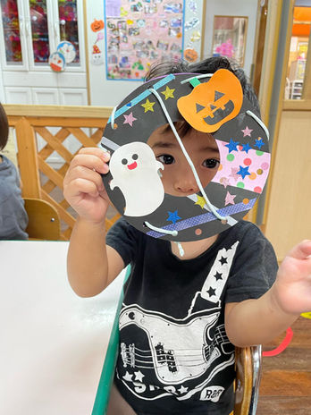ハロウィンを楽しむきらきら保育園の園児のお写真