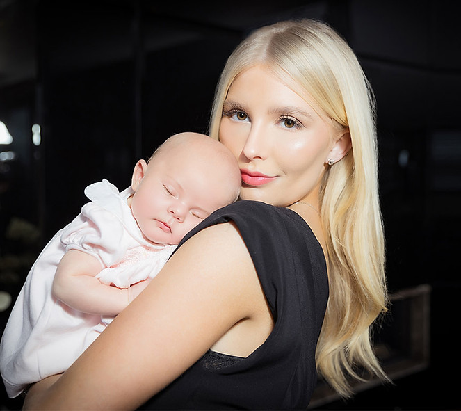 Exquisite Mother and Newborn Portrait _ London Family Photography Central SW London