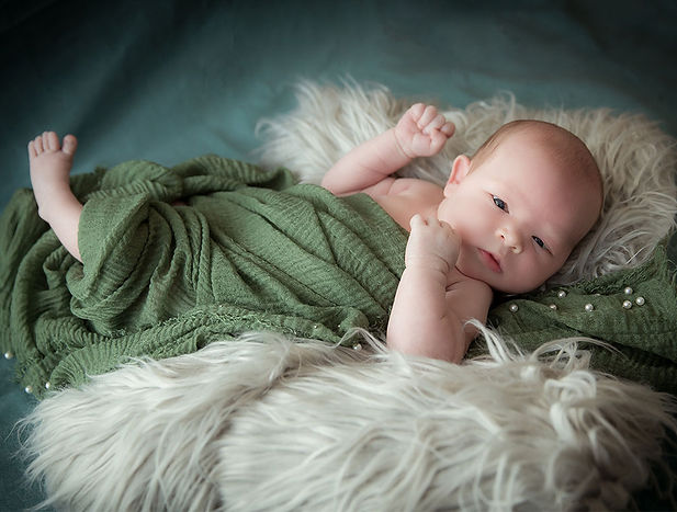 baby-green-wrap-fluffy-blanket-pennypics-london-newborn