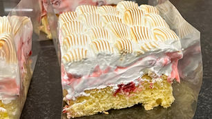 Der Klassiker in meiner Mehlspeisen Küche - die Ribiselschnitte!