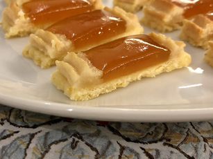 Mürbe Marzipan-Marmelade-Schnitten