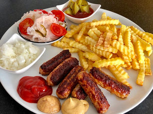Ćevapčići mit Pommes