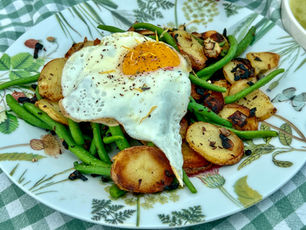 Bohnen mit Bratkartoffel und Spiegelei