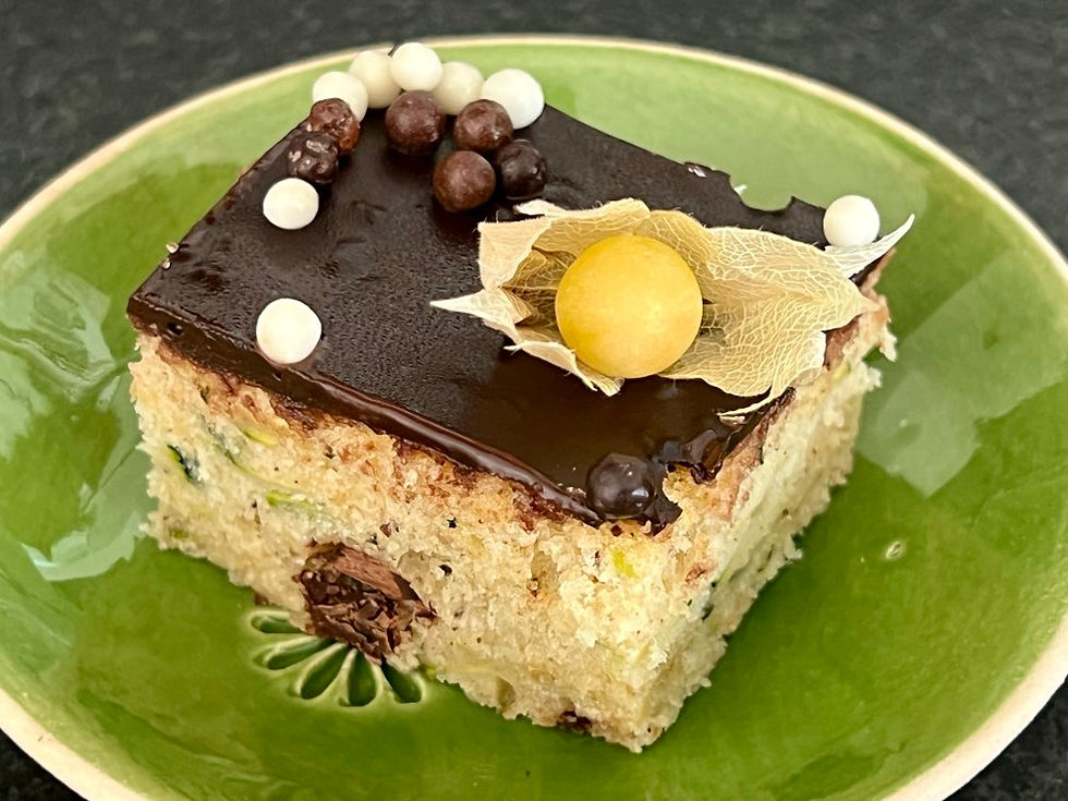 Saftiger Zucchinikuchen mit Schokoganache