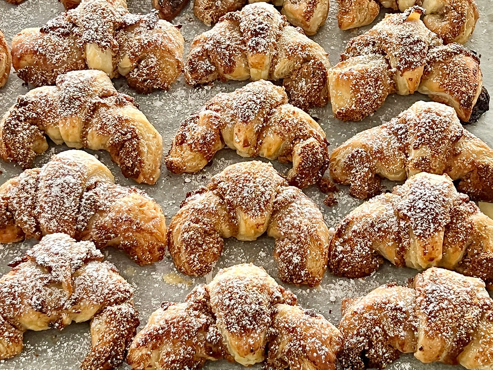 Nuss-Kipferl mit hausgemachten Blätterteig