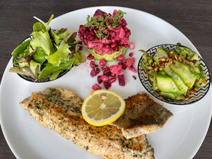 Saiblingsfilet mit zweierlei Tartare und gebratenen Zucchini-Streifen mit Pinienkerne
