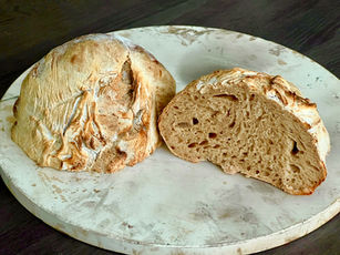 Steinplatten-Krusten-Sauerteigbrot