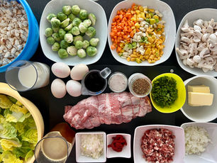 Lammrollbraten mit knusprigen Serviettenknödel & Kohlsprossen