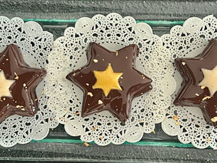 Walnuss-Marzipan-Marillen- Sterne