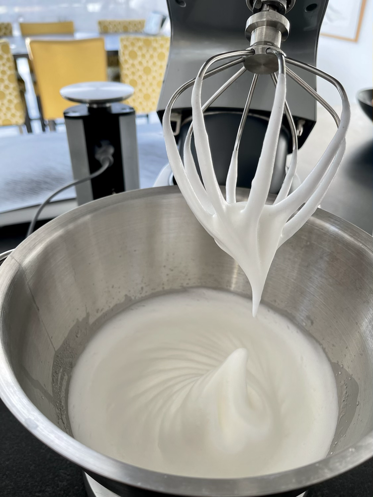 Mohn-Nuss-Heidelbeer Roulade (Low Carb) Mohn-Nuss-Heidelbeer Roulade (Low Carb)