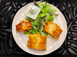 Schneller Thunfisch-Gemüse Dinkel-Strudel mit Joghurt-Rahm Sauce & Blattsalaten ❤️