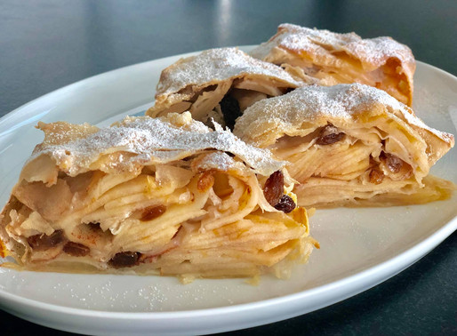 Meine lange, persönliche Geschichte bis zum perfekten Gelingen meines ausgezogenen Apfelstrudels!