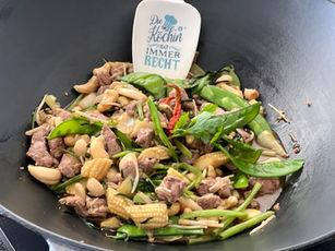 Thai Gericht: Kai phat met mamuang - Kurzgebratenes mit Cashew Nüsse 👌