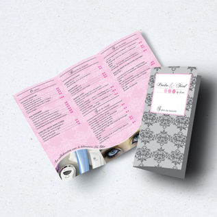 Dépliant informatif donnant les prestations, tarifs et contact du salon de beauté "Poudre et Fard".
Création de la charte graphique, du logo et l'identité visuelle, sur un thème "baroque chic" avec les couleurs du salon: gris et rose poudré.