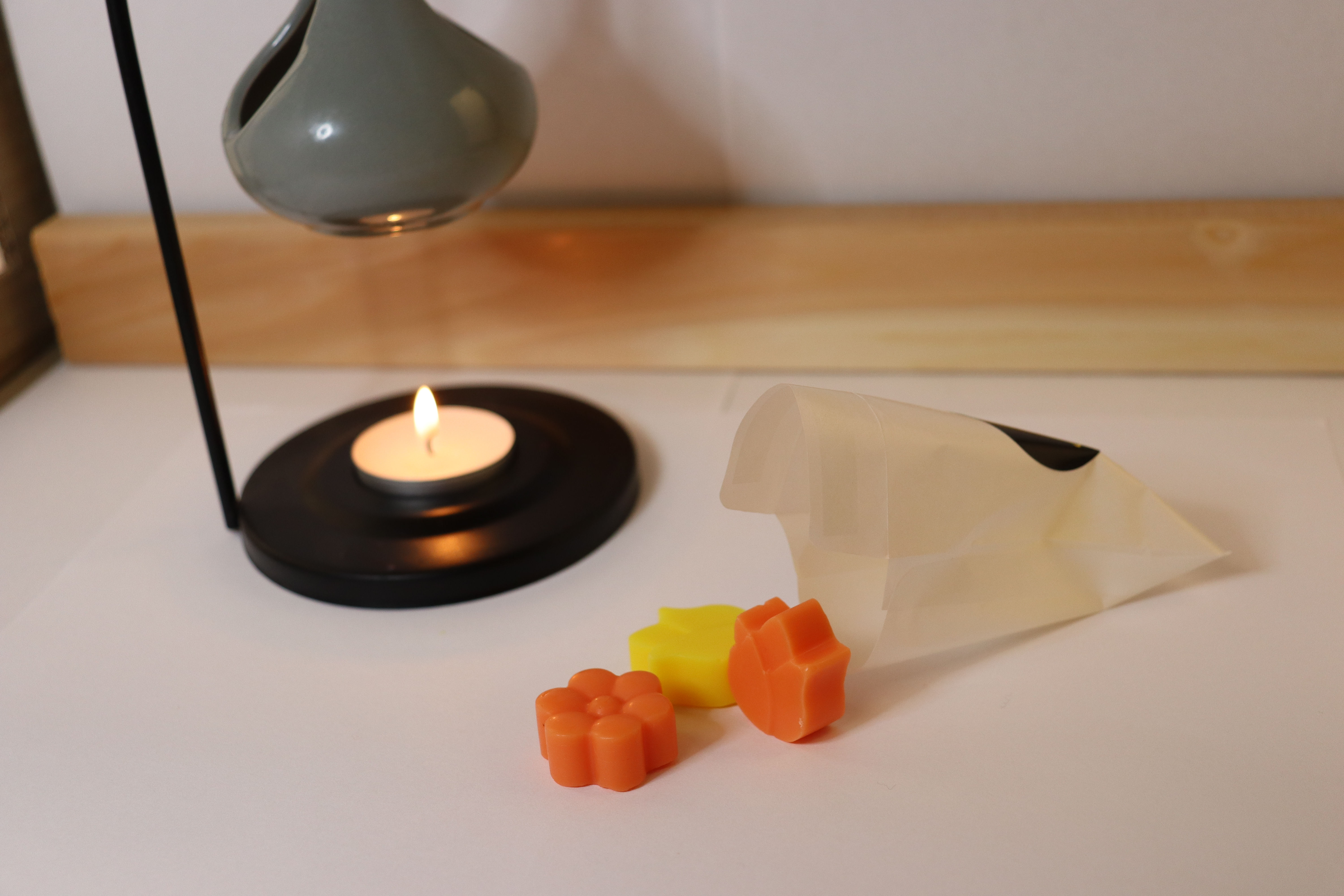 Handmade Amber and Vanilla Wax Melt Flowers