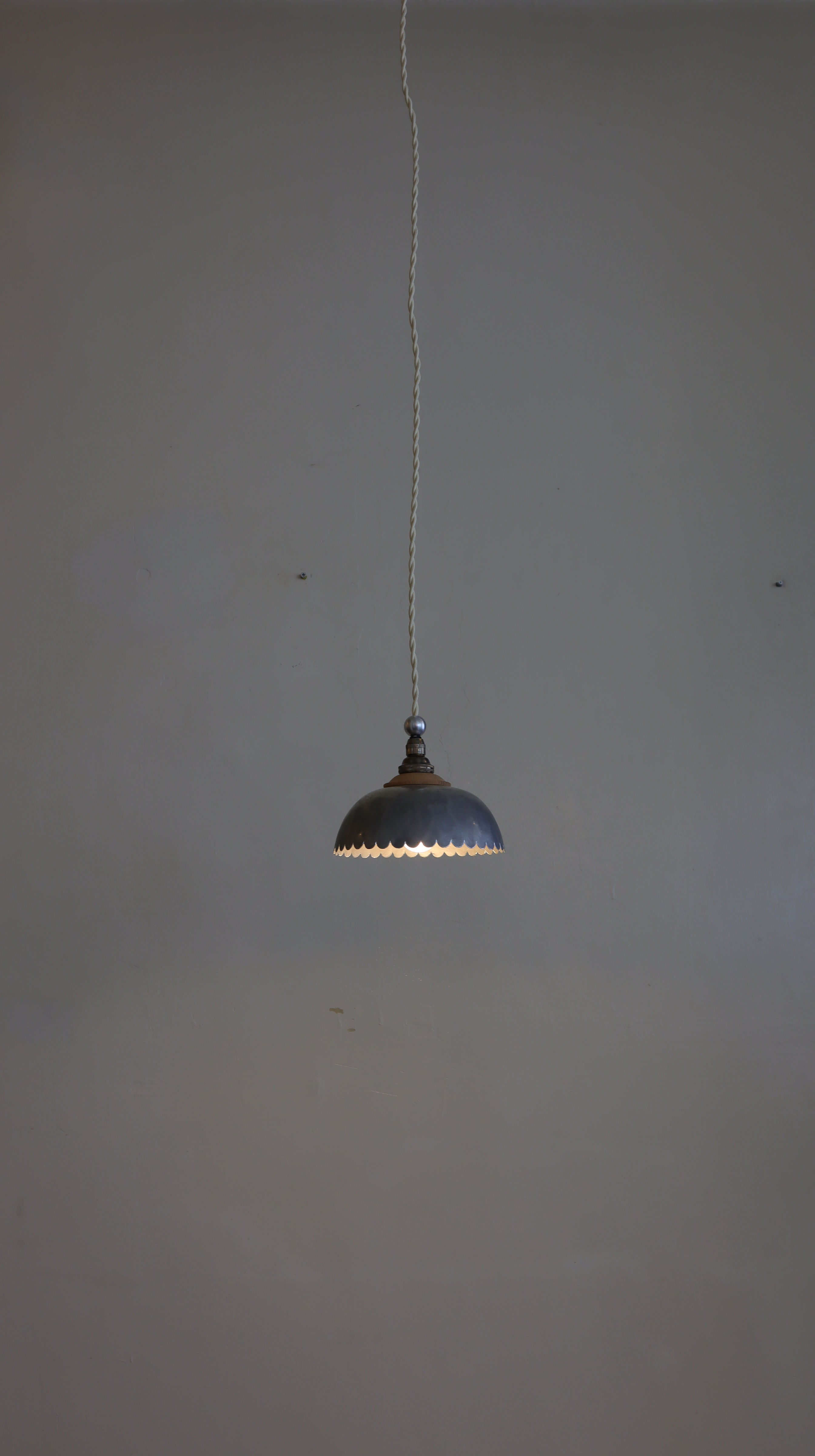 アルミ輪花シェード　M   コードアイボリー