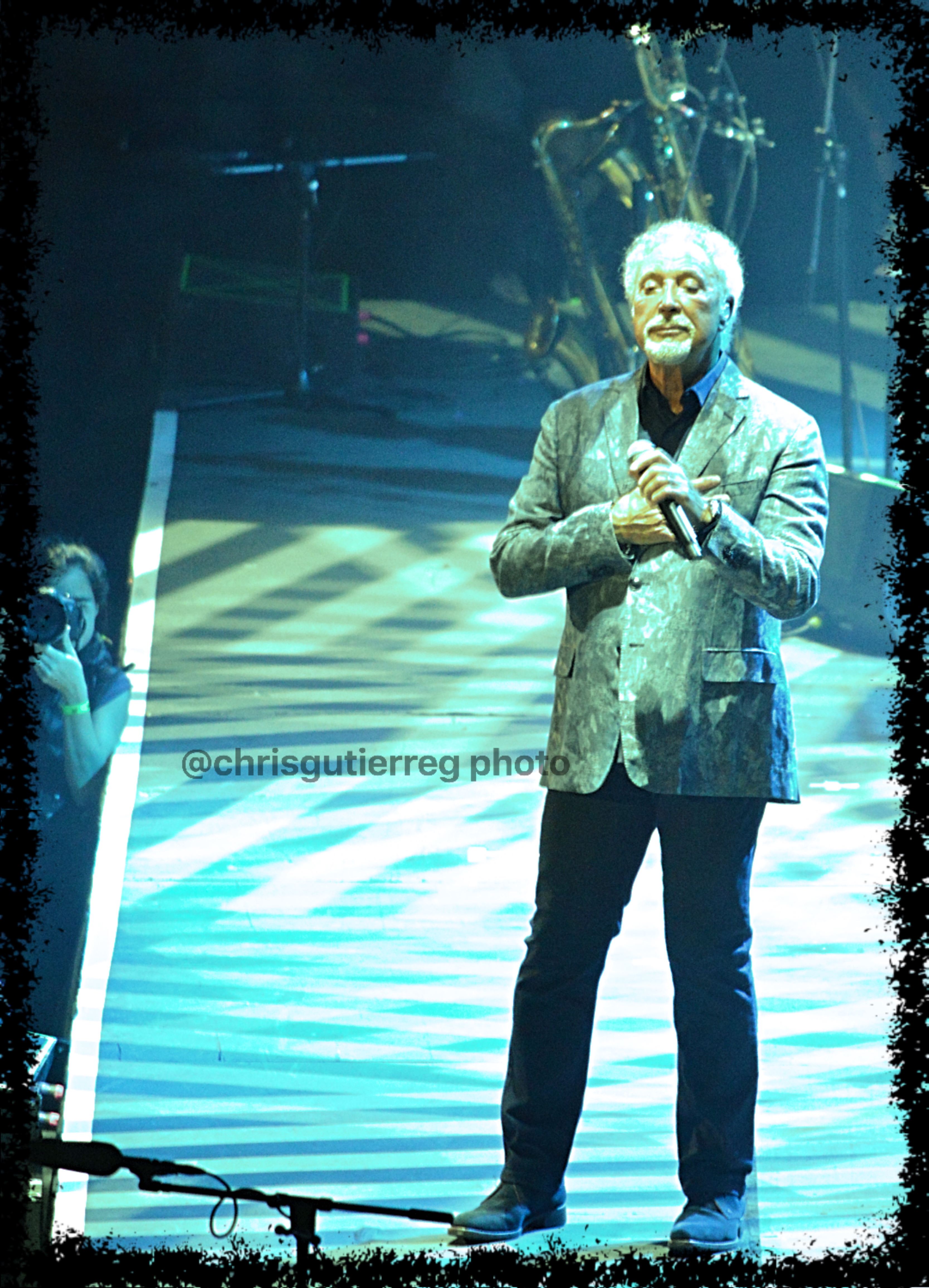 TOM JONES