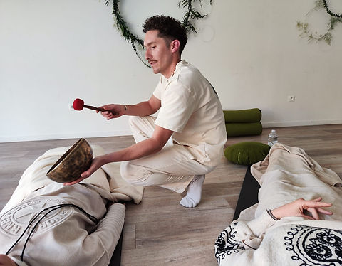 Atelier de sound bath collectif chez Holi yoga à villeneuve d'ascq