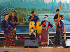 หมู่บ้านอีสานในฟาร์มฝรั่ง: จิม ทอมป์สัน สรวงสวรรค์ของคนรักมวลหมู่ไม้