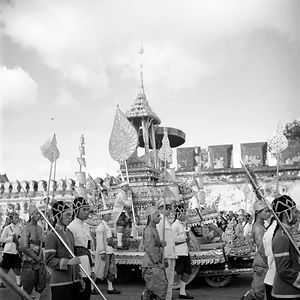 ครบรอบ 71 ปี งานพระบรมศพ ร.8 : ภาพที่ไม่เคยถูกเผยแพร่
