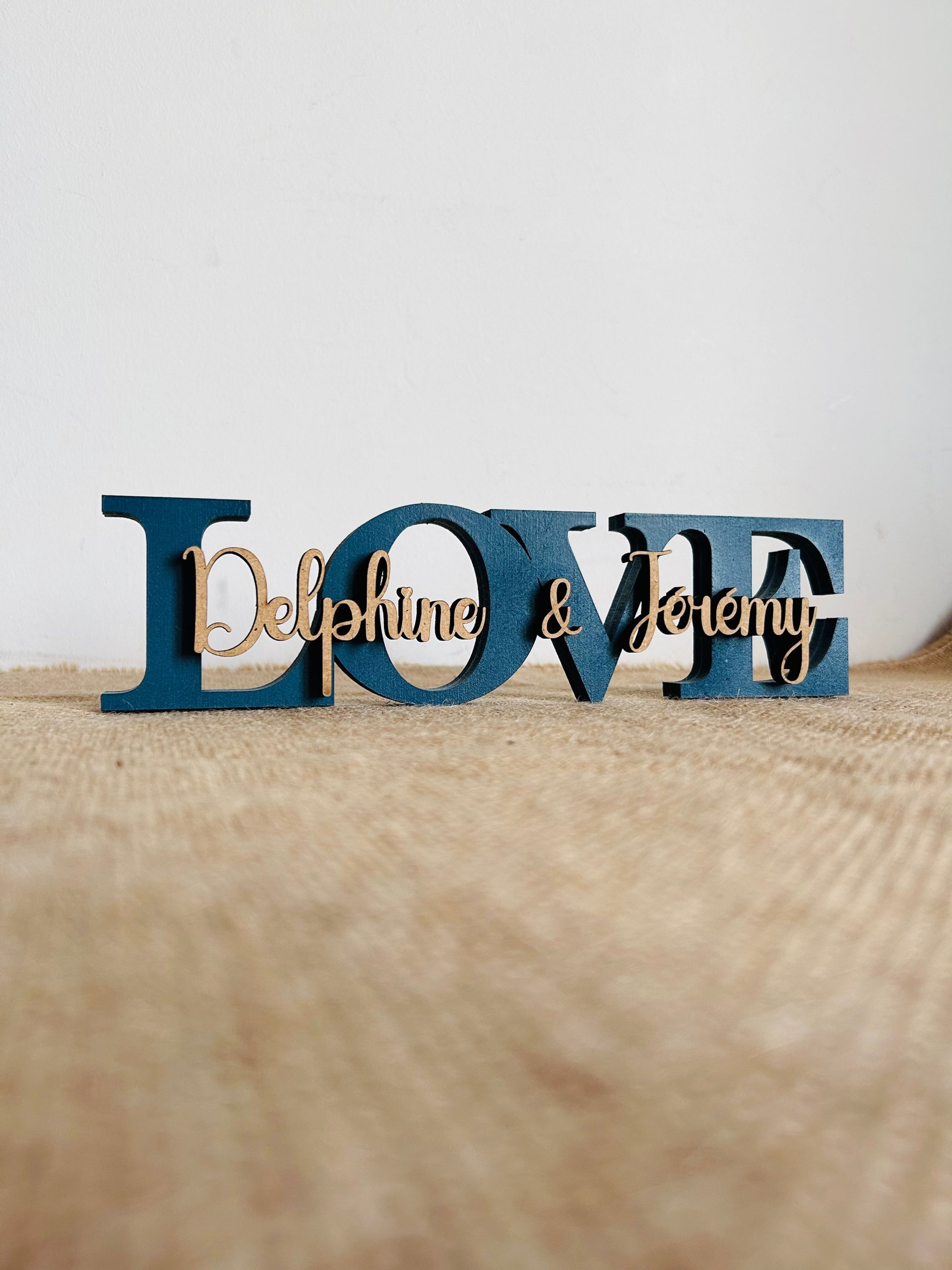 LOVE avec prénoms en bois