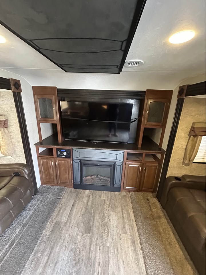 Thumbnail: SOLD | 2016 Coachmen Freedom Express 321 FEDS