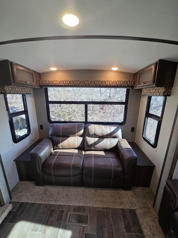 Thumbnail: SOLD | 2018 Keystone Premier 30 RIPR