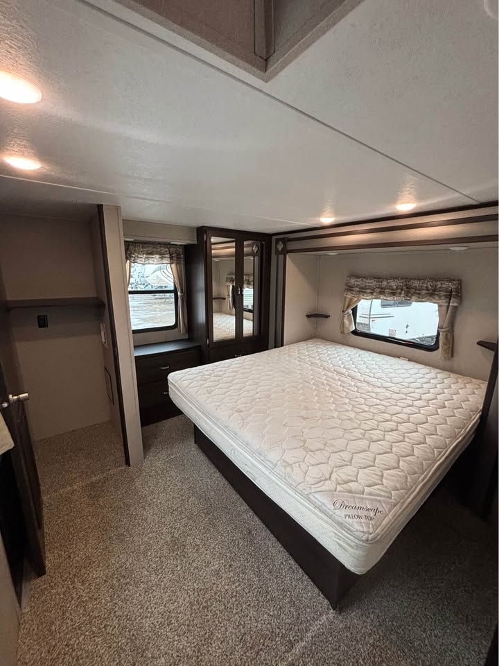 Thumbnail: SOLD | 2018 Keystone Residence 40 Loft