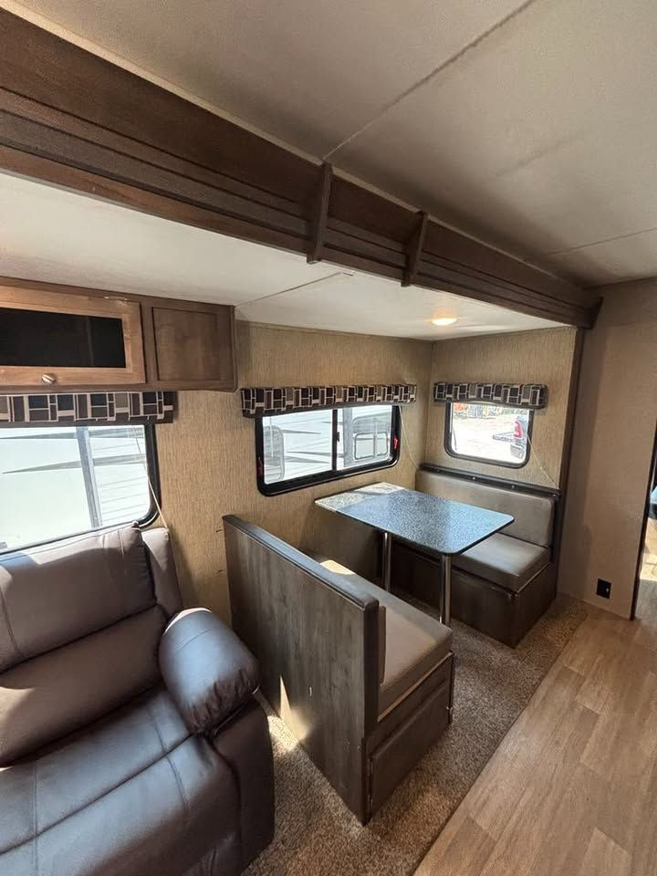 Thumbnail: SOLD | 2019 Dutchmen Coleman Lantern Edition 285 BH