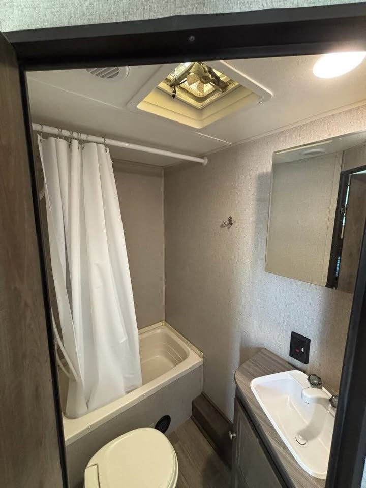 Thumbnail: SOLD | 2019 Dutchmen Coleman Lantern Edition 285 BH