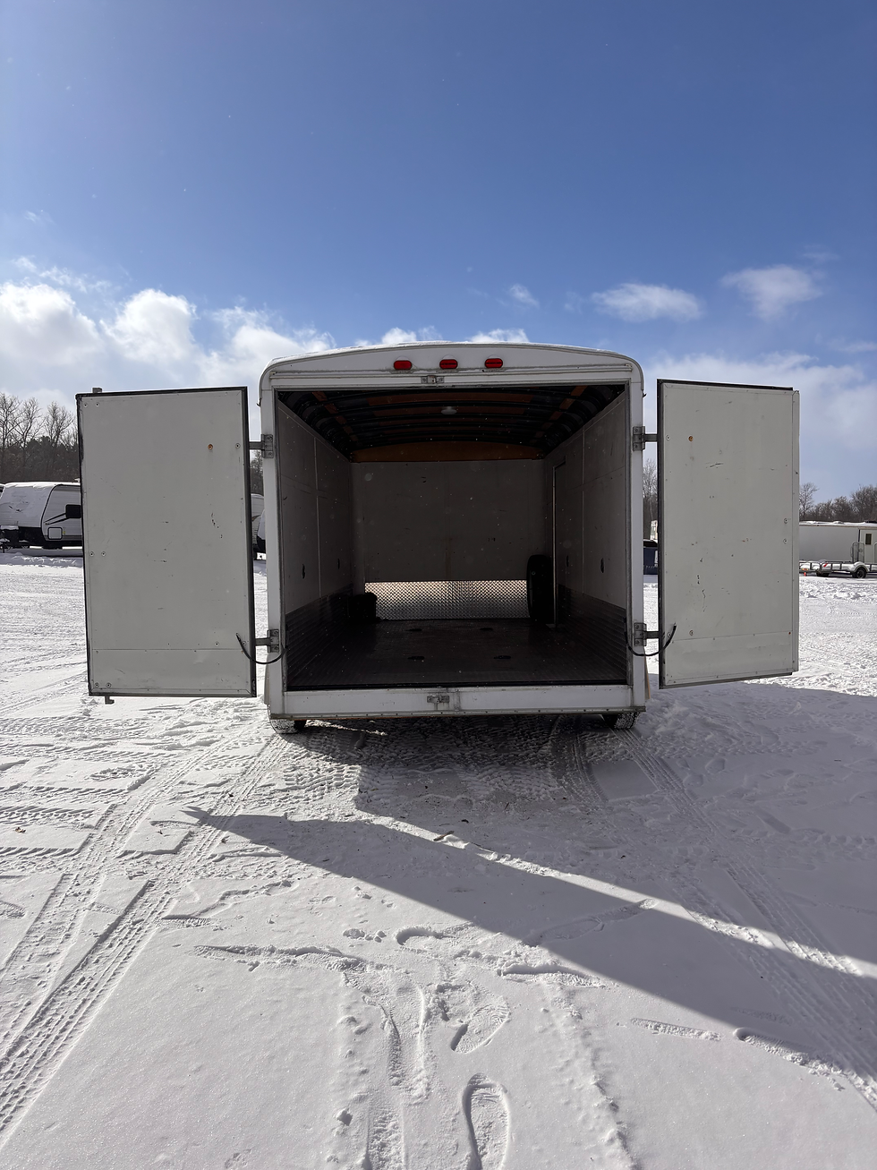 Thumbnail: SOLD | 2000 United Enclosed White Trailer