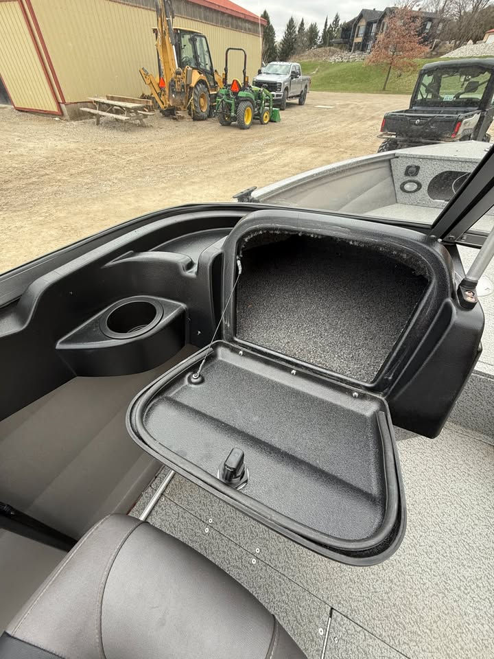 Thumbnail: SOLD | 2021 Crestliner 1600 Vision