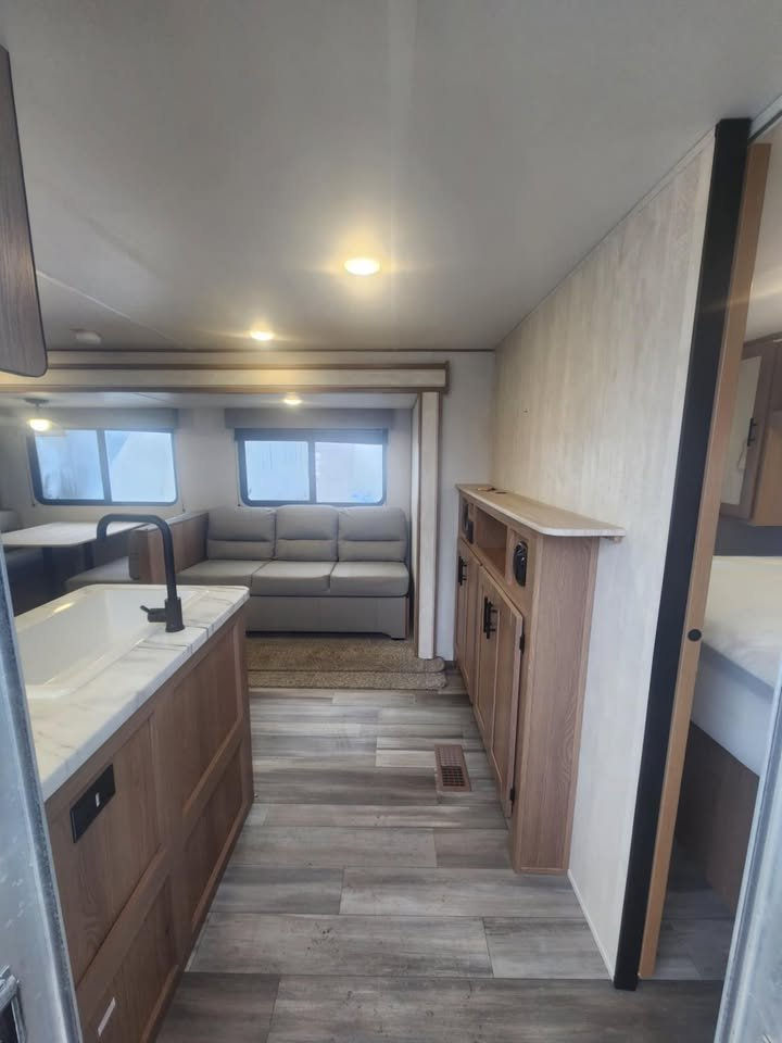 Thumbnail: SOLD | 2022 Forest River Prime Time Avenger 26DBS LE