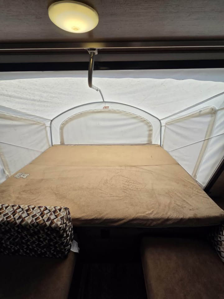 Thumbnail: SOLD | 2017 Keystone Escape 18