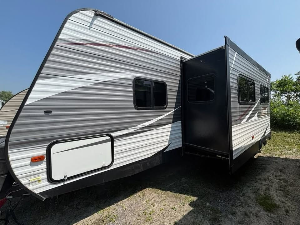 Thumbnail: SOLD | 2019 Dutchmen Coleman Lantern Edition 285 BH