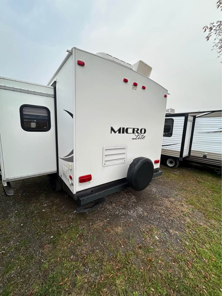 Thumbnail: SOLD | 2013 Forest River Flagstaff Micro Lite 21DS