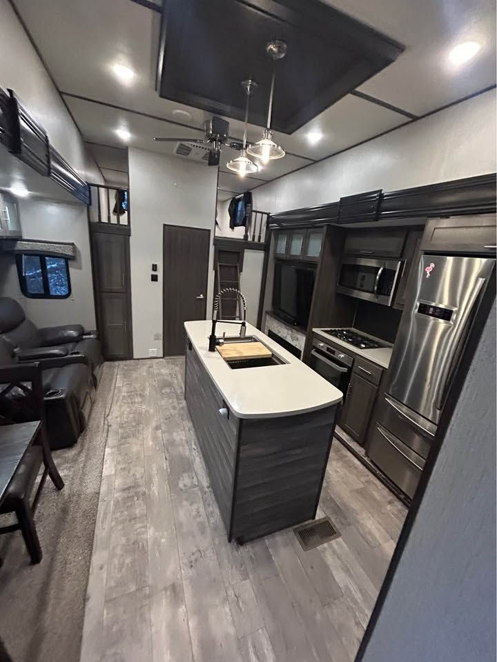 Thumbnail: SOLD | 2019 Keystone Hampton 364 MBL